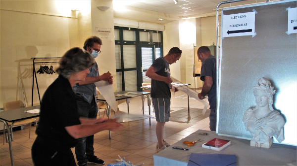 Préparation du bureau de vote